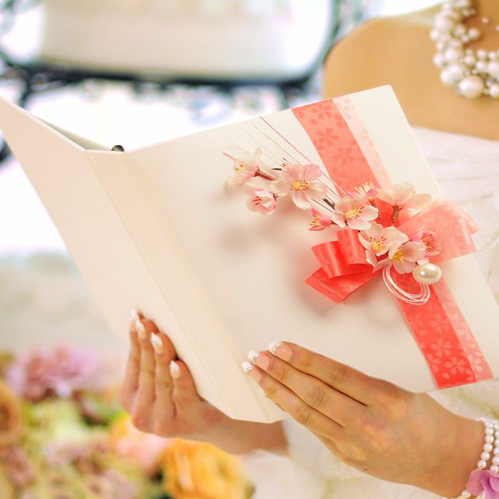 感謝の手紙を読む感動のシーンを引き立てる花嫁の手紙
