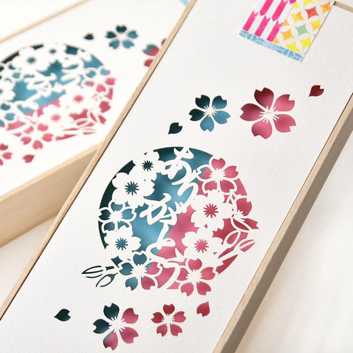 桐箱×ホワイトペーパーのパッケージに桜柄をレーザー彫刻し仕上げました