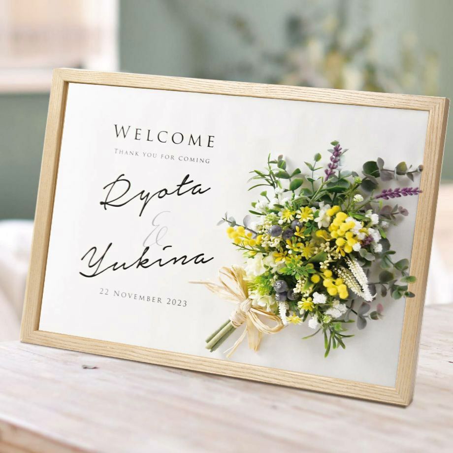 結婚式にふさわしい可憐さと、居心地の良いナチュラル感を兼ね備えたウェルカムボード