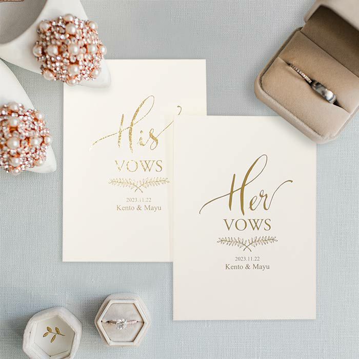 表紙にはゴールド箔で「His Vows」「Her Vows」と挙式日お名前の名入れつき