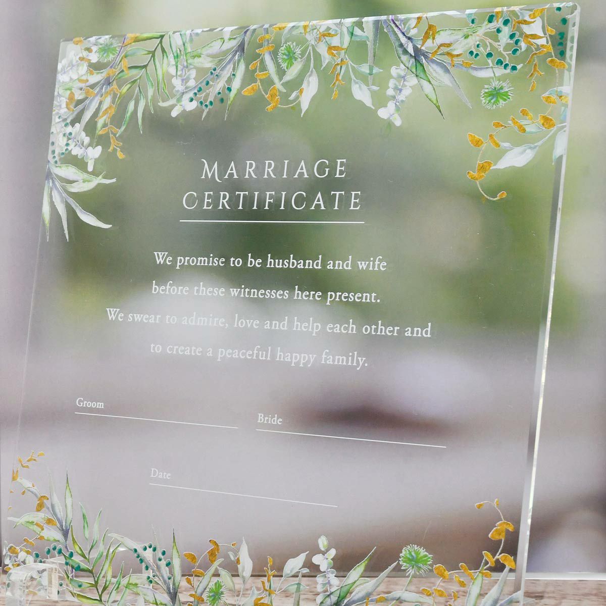 軽量で持ち運びしやすいアクリル結婚証明書