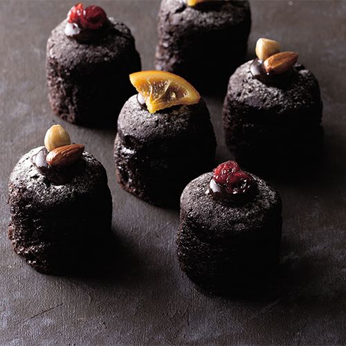 バランスのとれた風味と程よい甘さのベルギー産ダーク・クーベルチョコレートを使用