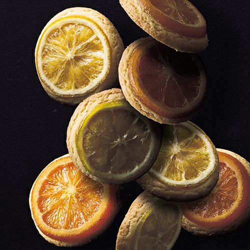 爽やかなレモンの香り、果皮のほのかな苦みと食感が口いっぱいに広がります