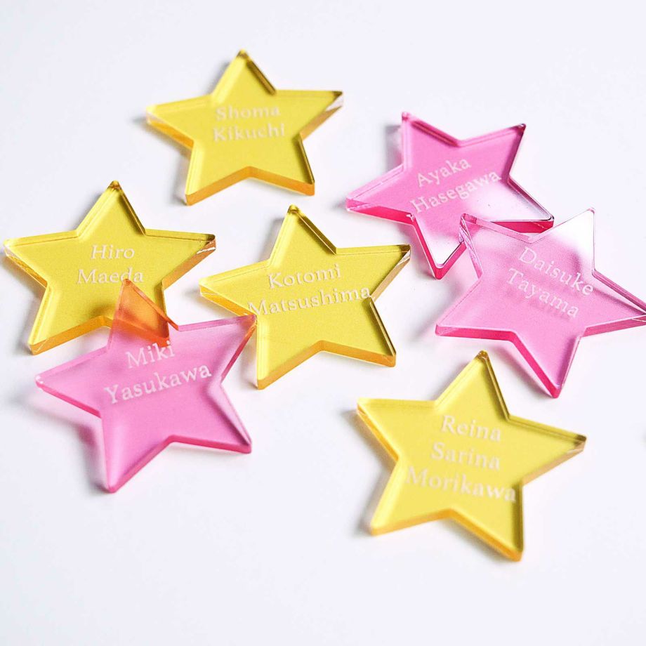ゲストのアクリルピースは星型でカラーはイエロー・ピンクの2種類