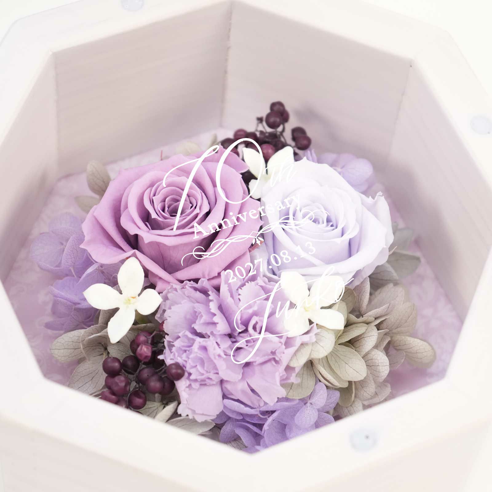 プリザーブドフラワーとアーティフィシャルフラワーをミックスさせたお花アレンジのプレゼント