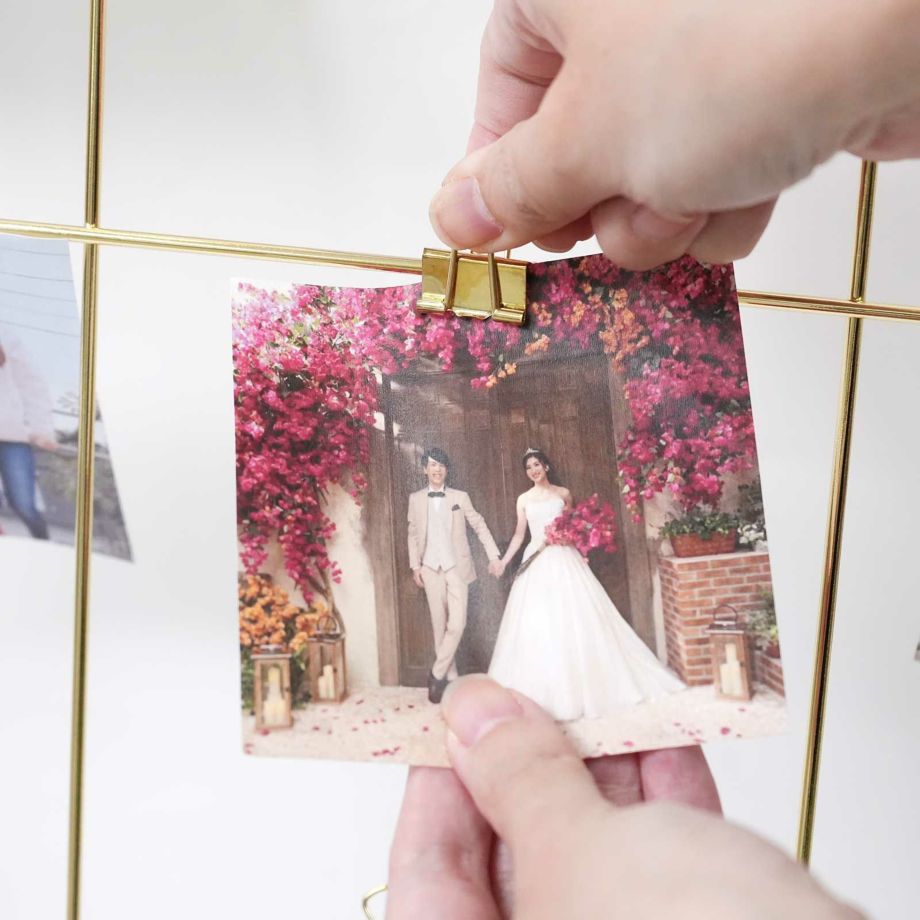 付属のゴールドクリップではさんで立て掛けるだけでとってもおしゃれなウェルカムスペースアイテムに