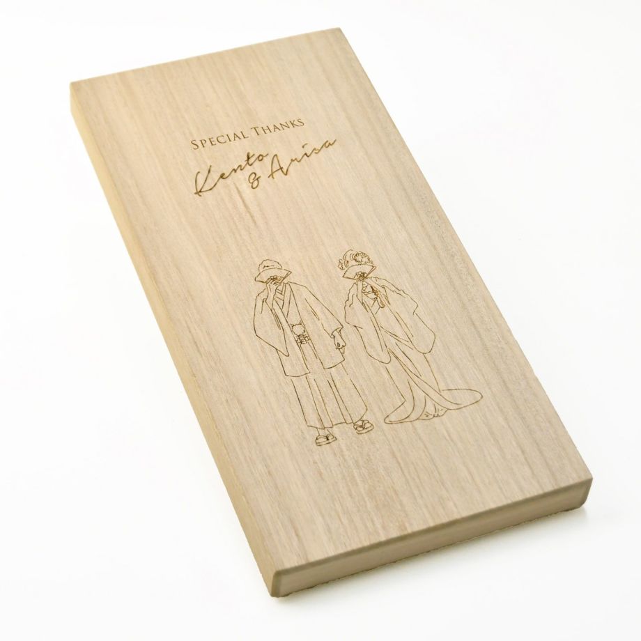 新郎新婦名と線画イラストを刻印した桐箱