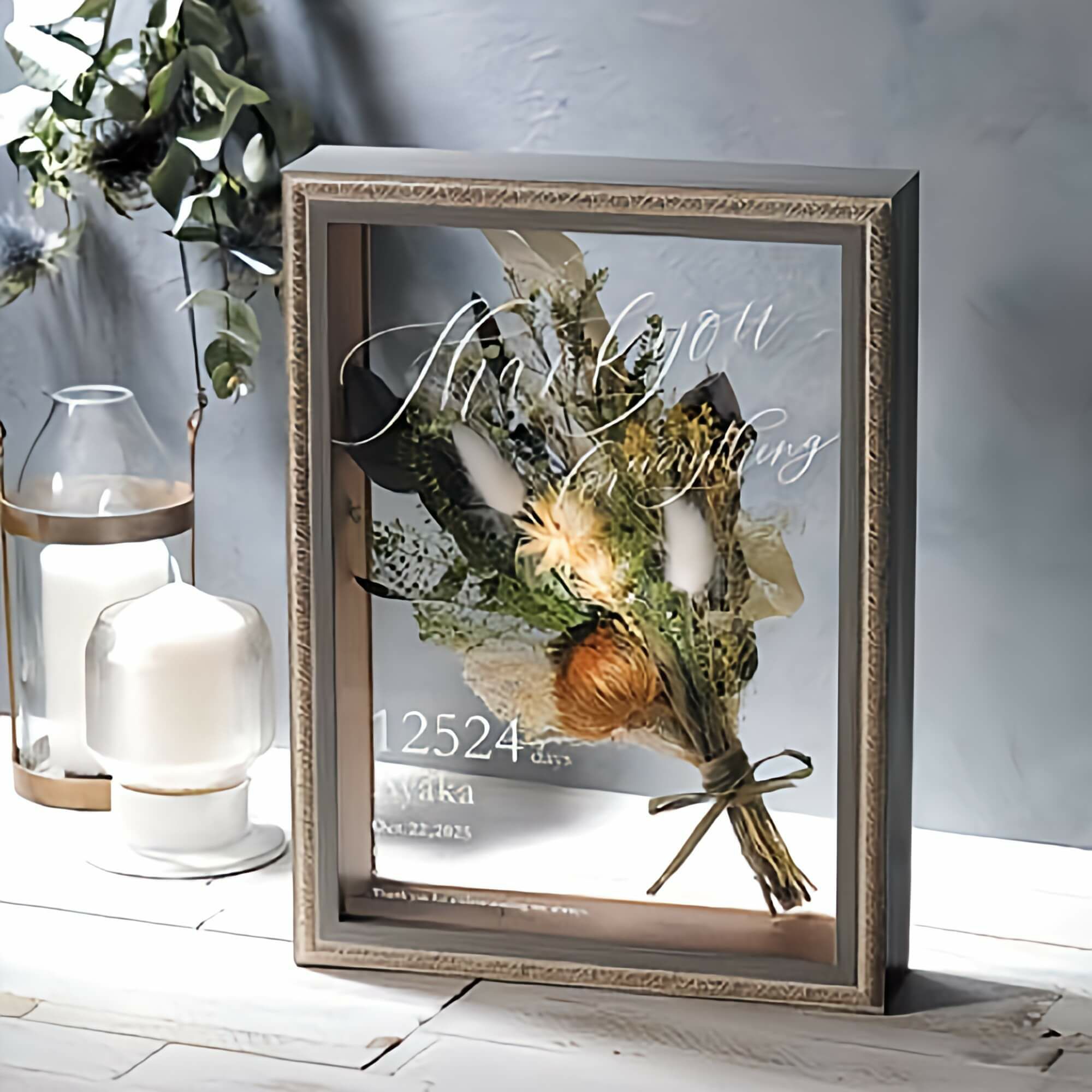 アクリルに白文字印刷してお花をアレンジした子育て感謝状