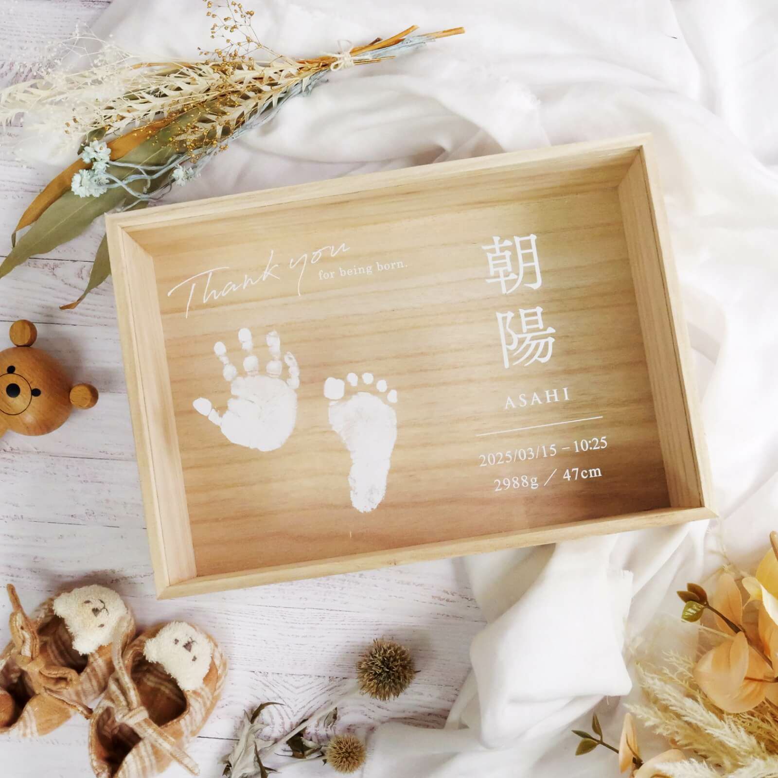 命名書としても飾れる手足形付メモリアルボックス