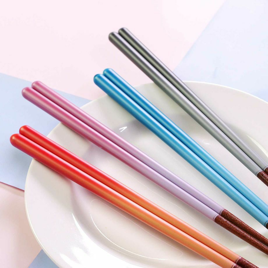 美しい色使いで食卓を彩る夫婦箸