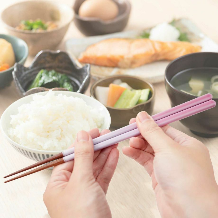 どんな食卓にもマッチするセンスの良さを感じる美しいデザインの夫婦箸