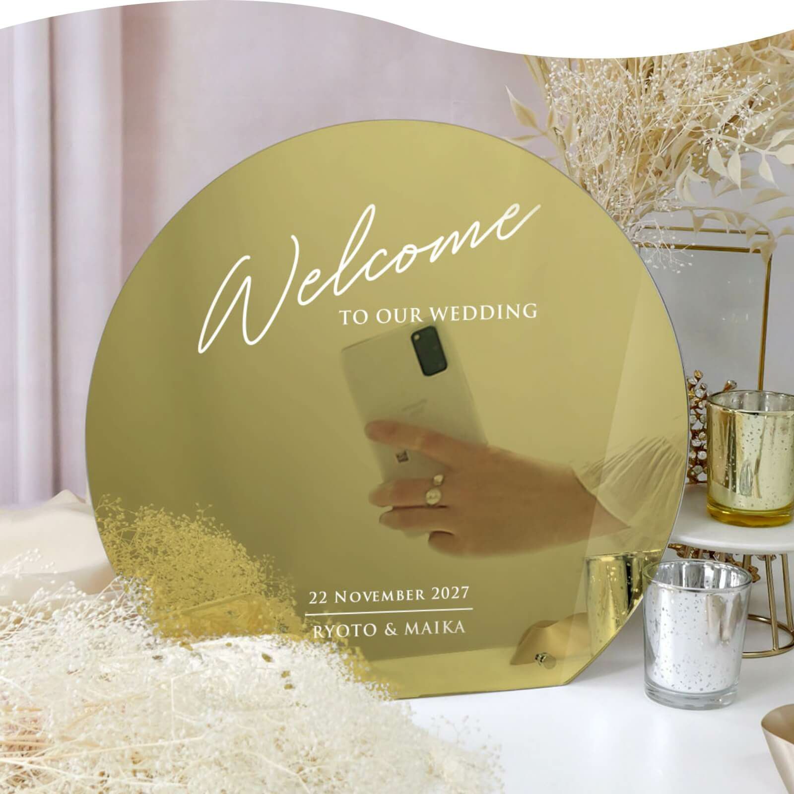 鏡越しショットが撮れる新郎新婦もゲストも楽しめる演出型アクリルミラーウェルカムボード