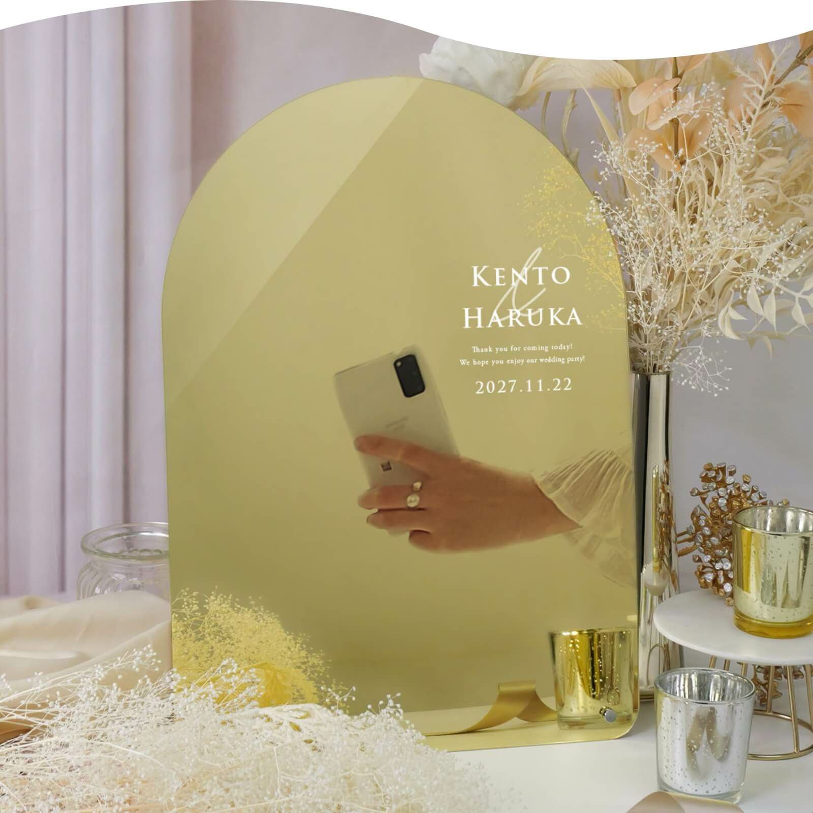 鏡越しショットが撮れる新郎新婦もゲストも楽しめる演出型アクリルミラーウェルカムボード