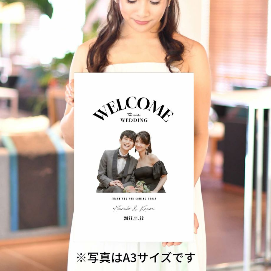 フォトパネル写真ウェルカムボードを持っている花嫁