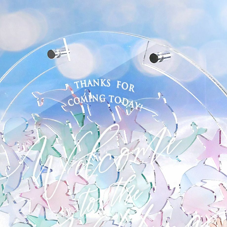 前面アクリルにはお二人のお名前・日付入りで特別感アップ