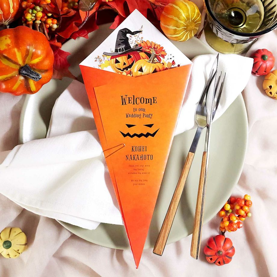 ジャックオーランタンと秋の深みある色彩で彩るハロウィンデザインの花束みたいな席札メニュー表