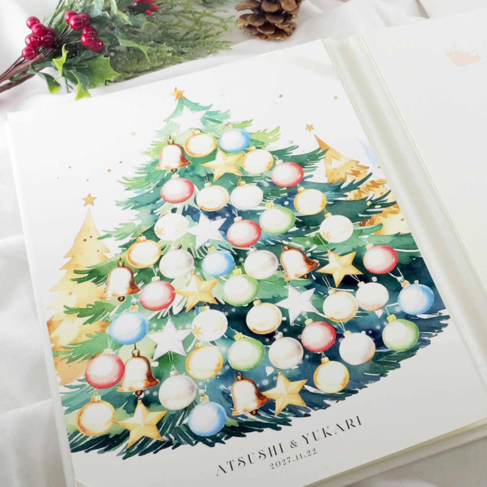 キラキラと輝くオーナメントや温かみのある装飾のクリスマスツリーをデザインした結婚証明書