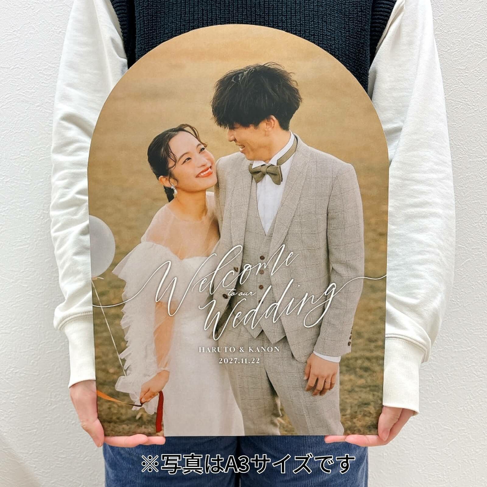 アーチフォトパネルウェルカムボードを持っている